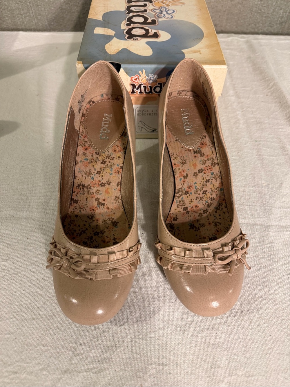 Mudd Women's Nude/Tan Ruffle Heels